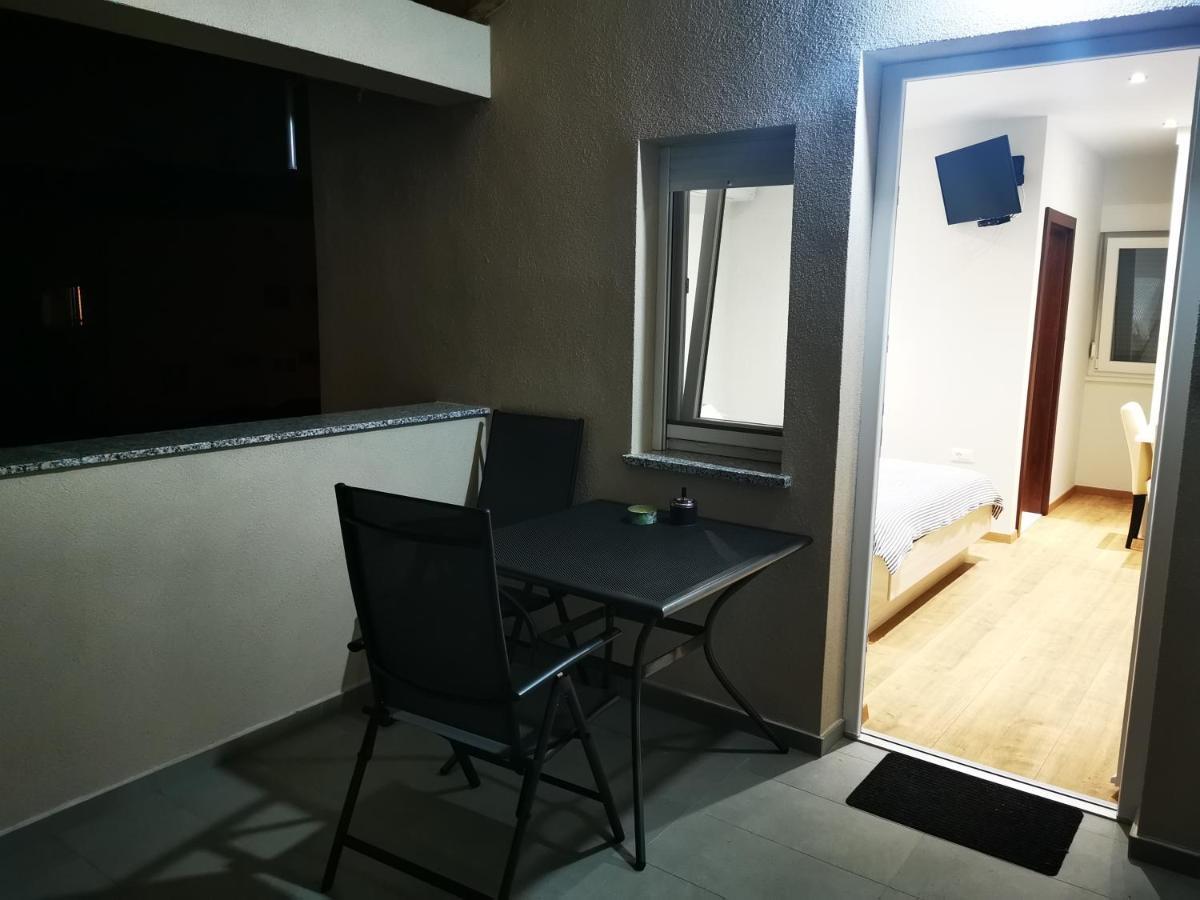 Апартаменты Studio Apartman Rosa Затон Экстерьер фото